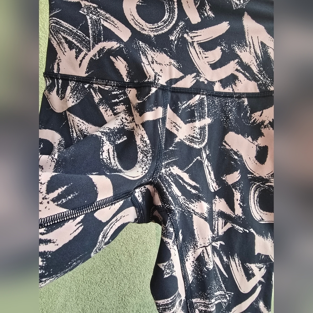 Lululemon Athletica Pink and Black Patterned Leggings - Picture 5 of 14